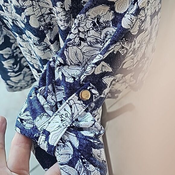 Ladies popover top by Westport features denim and floral design size L - Picture 5 of 10